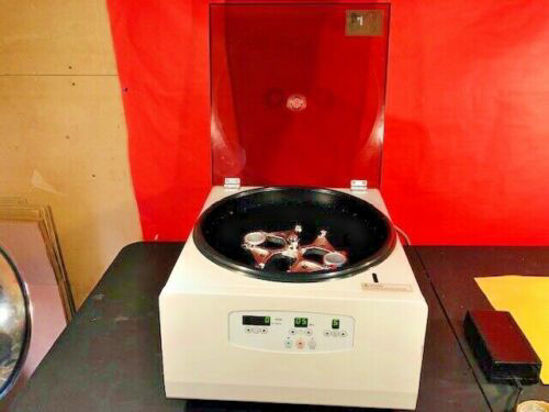 Picture of METOS/KOREA HQ-6000 TABLE TOP CENTRIFUGE (T1359)