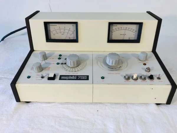 AUDIOMETER-AMPLAID 702 AUDIOMETER (T1518)
