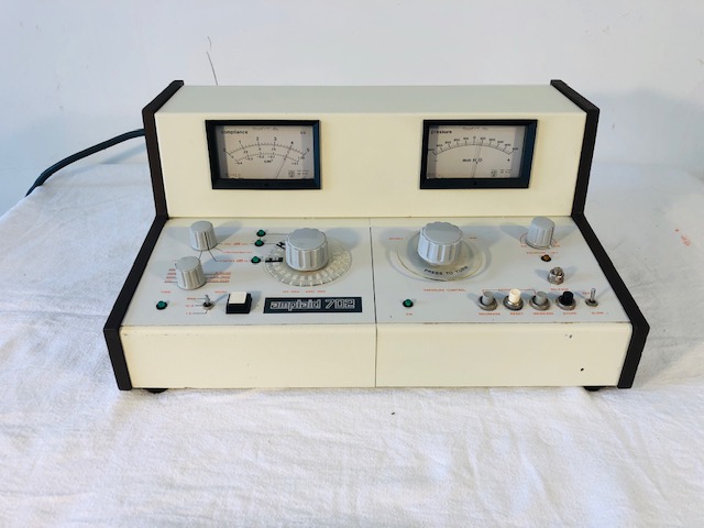 AUDIOMETER-AMPLAID 702 AUDIOMETER (T1518)