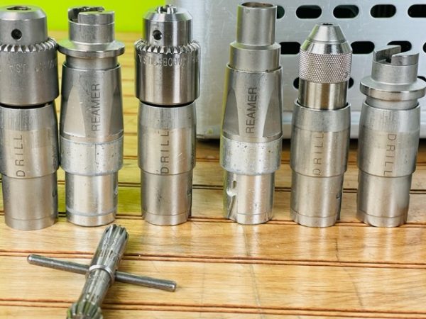 STRYKER SYSTEM 4 POWER INST SET- 4108 SAGITAL SAW, 4103 ROTARY DRILL+ATTACHMENTS (W728) - Image 8