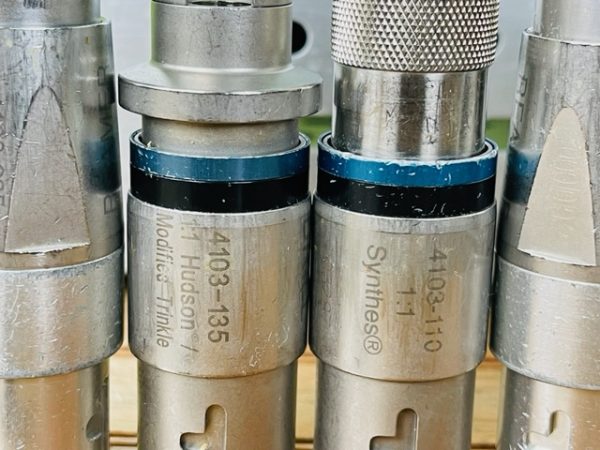 STRYKER SYSTEM 4 POWER INST SET- 4108 SAGITAL SAW, 4103 ROTARY DRILL+ATTACHMENTS (W729) - Image 16