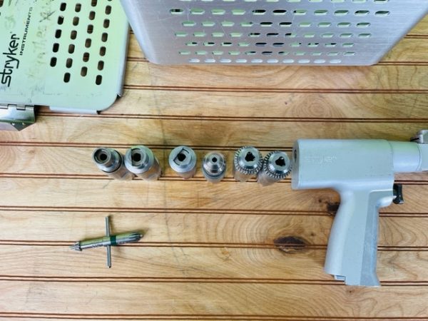STRYKER SYSTEM 4 POWER INST SET- 4108 SAGITAL SAW, 4103 ROTARY DRILL+ATTACHMENTS (W741) - Image 11