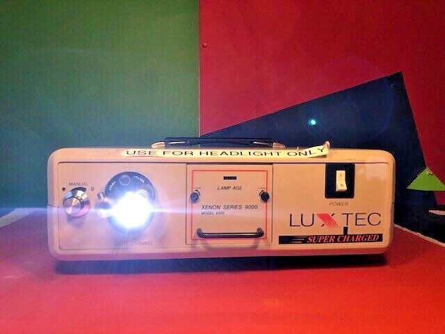 LUXTEC SERIES 9000 Model 9300 LIGHT SOURCE (1167). Lamp Age (0732)