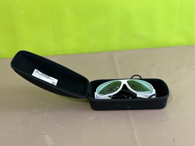 Gyrus ACMI L99-LS696 Laser Safety Glasse with case (B488)