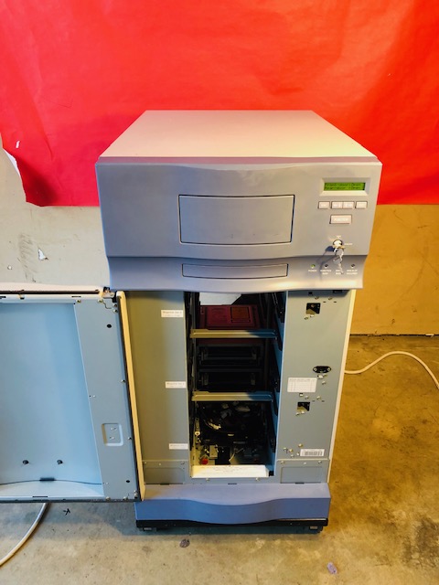 PIONEER DRM-3000 300 DISK CHANGER (T1372)