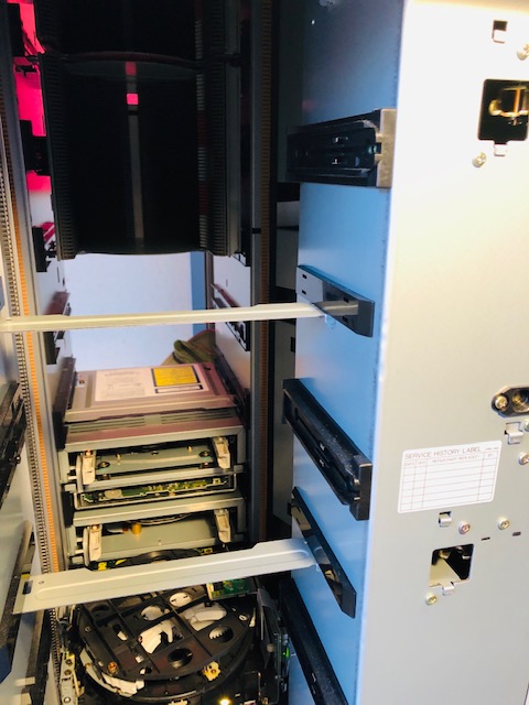 PIONEER DRM-3000 300 DISK CHANGER (T1372) - Image 9